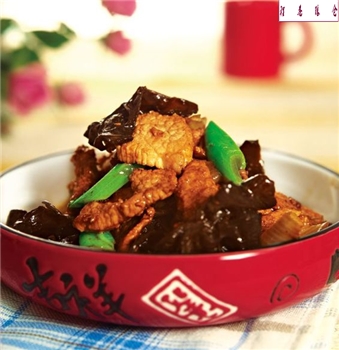 配菜养生菜血瘀体质葱烧黑木耳肉——净菜